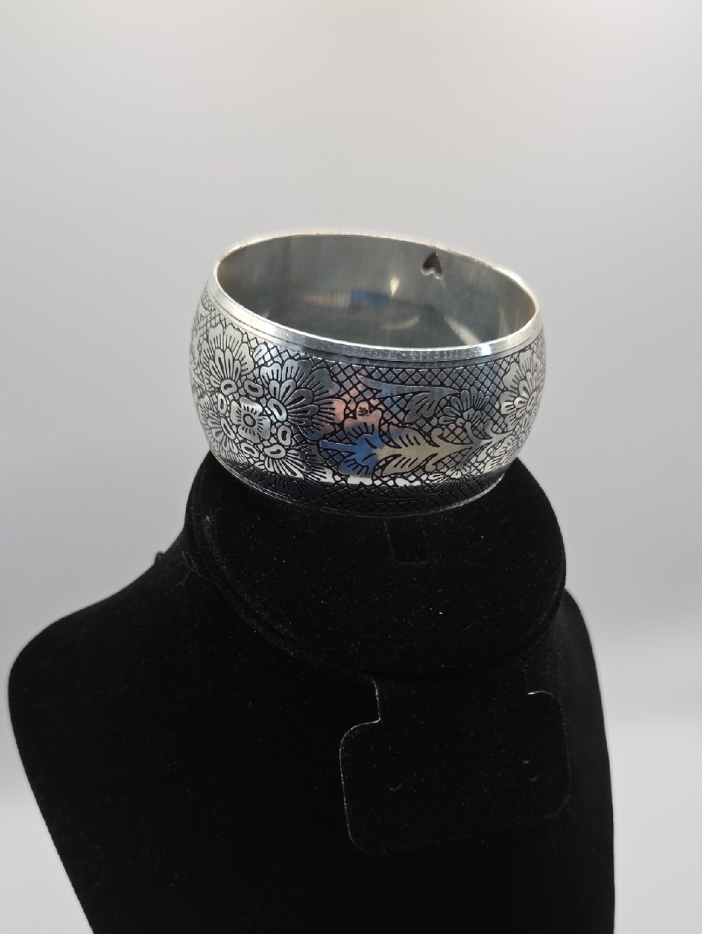 Bracelet Etched/engraved Floral Silver-Tone Bangle Bracelet